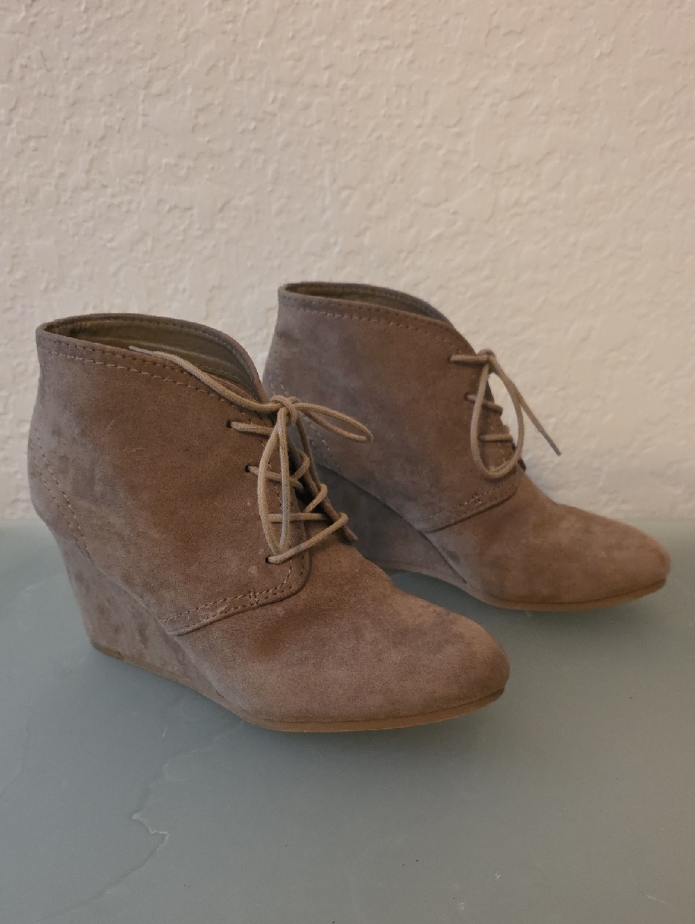 Arizona Jean Company Taupe Suede Wedge Lace-Up Ankle Boots Size 6